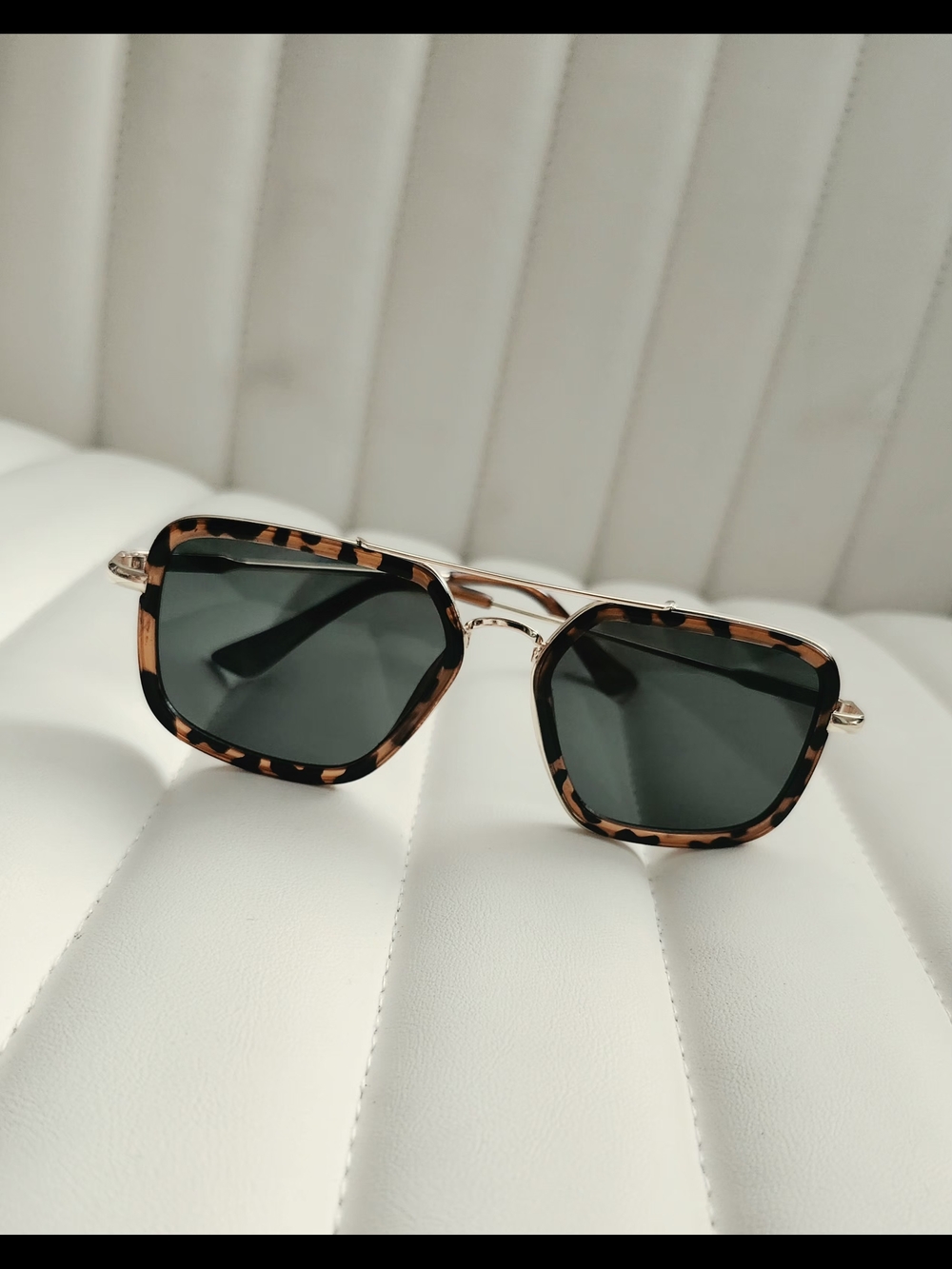 Amazon Tortoiseshell Frame Sunglasses With Dark Gray Lenses